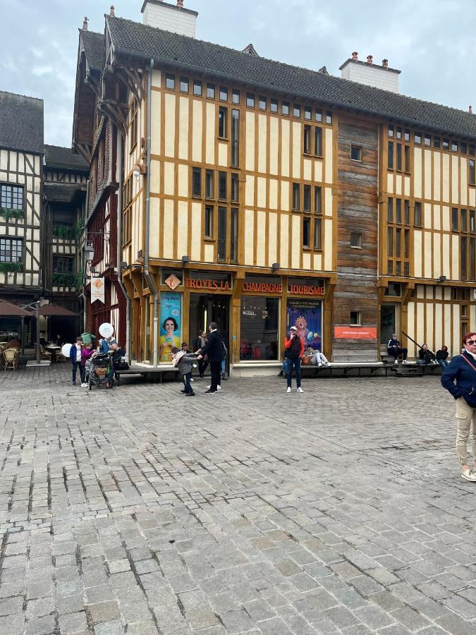 Apartamento Coeur De Bouchon Troyes Exterior foto